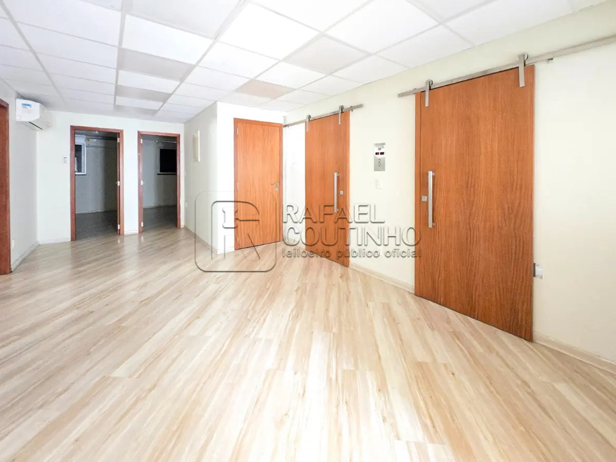 Imóvel comercial localizado à Rua Sete de Setembro 124, 3º andar, Centro, Rio de Janeiro,RJ. Aceita Financiamento. DESOCUPADO.