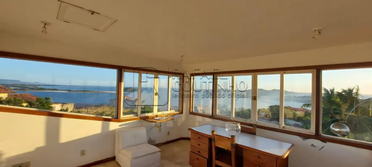 Casa Imperial em São Pedro da Aldeia/RJ. AT:2000m² AC:650m² . DESOCUPADA. Aceita Financiamento.