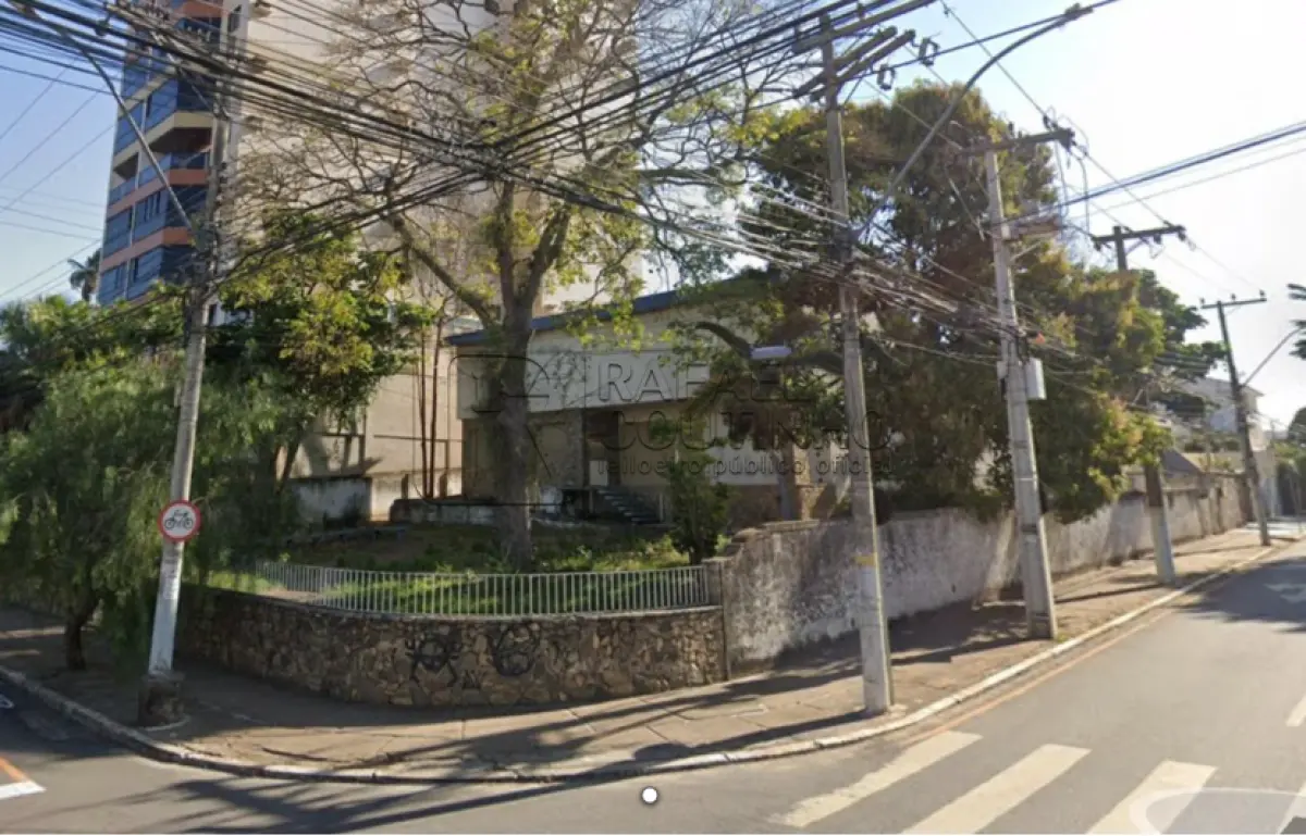Prédio de esquina - Área Total 1.126m² - Centro de Campos dos Goytacazes/RJ. Terreno e Respectivas Construções. Pague em até 60 vezes.