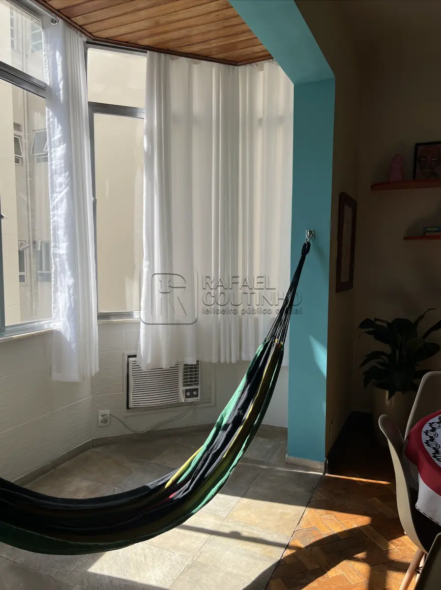 LOTE ÚNICO - Apartamento 145m2 em Copacabana/RJ. Condomínio aceita Airbnb. Imóvel DESOCUPADO. Aceita Financiamento.