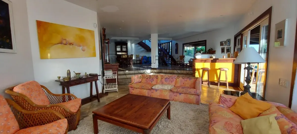 Casa Imperial em São Pedro da Aldeia/RJ. AT:2000m² AC:650m² . DESOCUPADA. Aceita Financiamento.