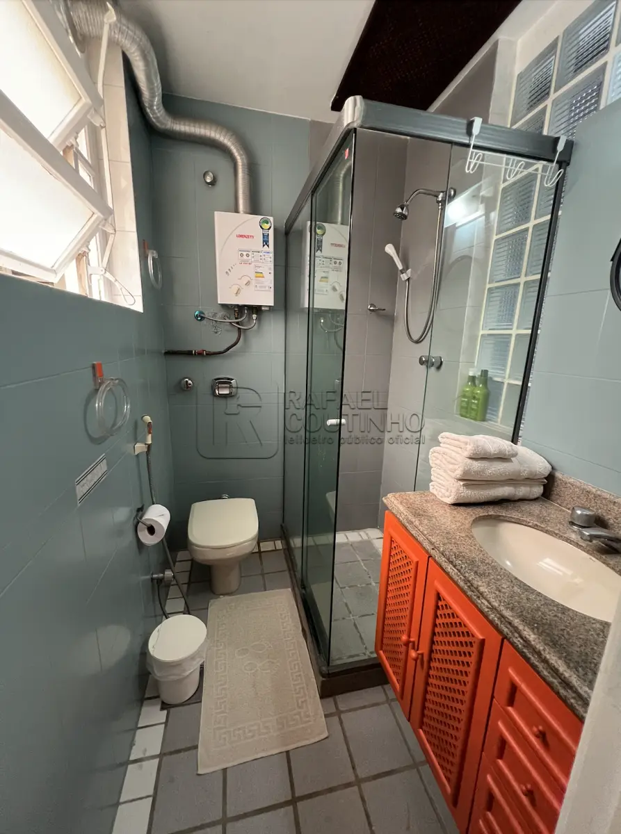 LOTE ÚNICO - Apartamento 145m2 em Copacabana/RJ. Condomínio aceita Airbnb. Imóvel DESOCUPADO. Aceita Financiamento.