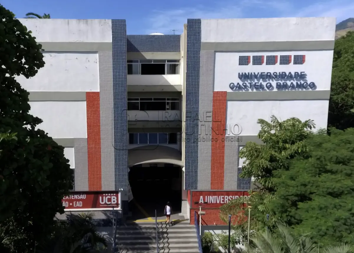 LOTE ÚNICO - Área aprox. 5.300m², onde funciona a Univ. Castelo Branco em Realengo/RJ. Terreno e Respectivas Construções. Pague em até 60 vezes.