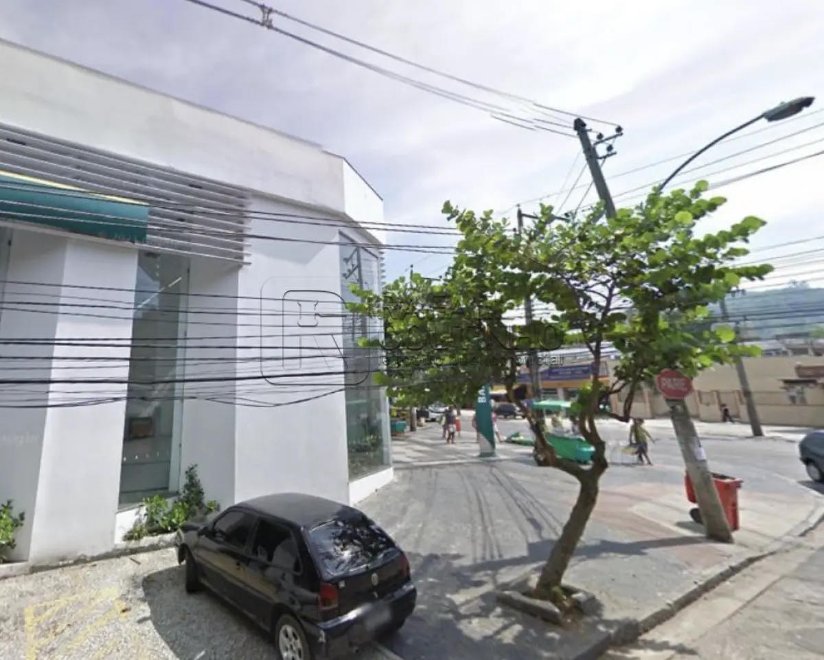 LOTE ÚNICO - Unidade Bancária em Madureira/RJ com 1.140m² de terreno na Av. Min. Edgard Romero. VENDA DIRETA BANCO SAFRA. Aceita Financiamento.