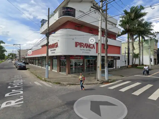 Loja Grande com três salas e três banheiros. Loja desocupada. Campos Dos Goytacazes/RJ. Pague em até 30 vezes.