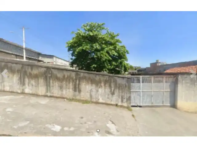 Área de Estacionamento c/ 1.400m² - Vigário Geral/RJ. Terreno e Respectivas Construções. Pague em até 60 vezes.