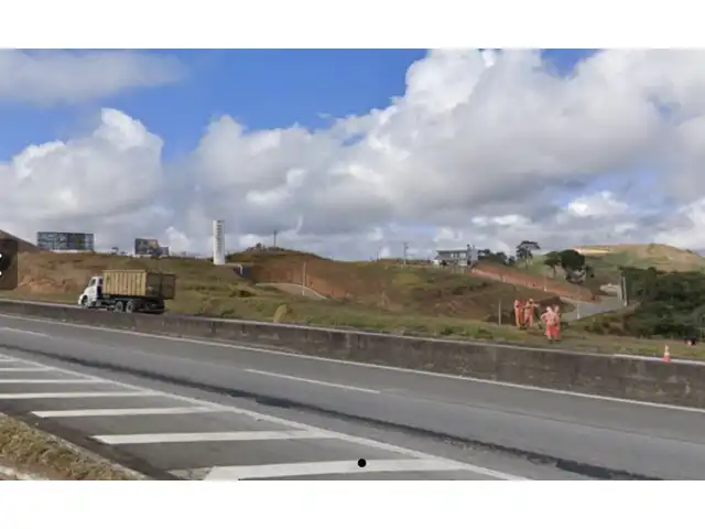 Galpão 3.333m² - Área total do terreno 55.957m² - Rodovia BR 040, Três Rios, Rio de Janeiro/RJ. Terreno e Respectivas Construções. Pague em até 60 vezes.