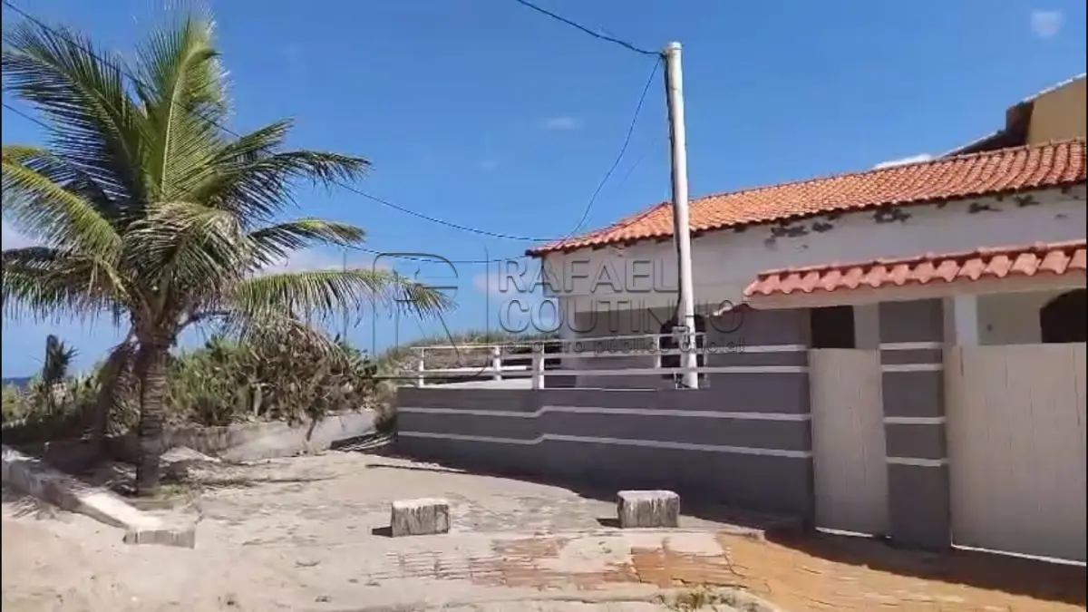 LOTE 001 - DIREITOS E AÇÕES SOBRE A POSSE do imóvel residencial localizado no Prédio residencial no 50 da Rua Costa do Sal, em Figueira, 1º Distrito de Arraial do Cabo/RJ.