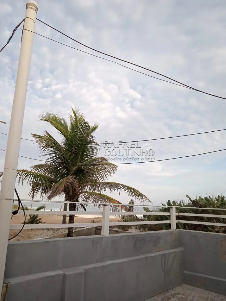 LOTE 001 - DIREITOS E AÇÕES SOBRE A POSSE do imóvel residencial localizado no Prédio residencial no 50 da Rua Costa do Sal, em Figueira, 1º Distrito de Arraial do Cabo/RJ.