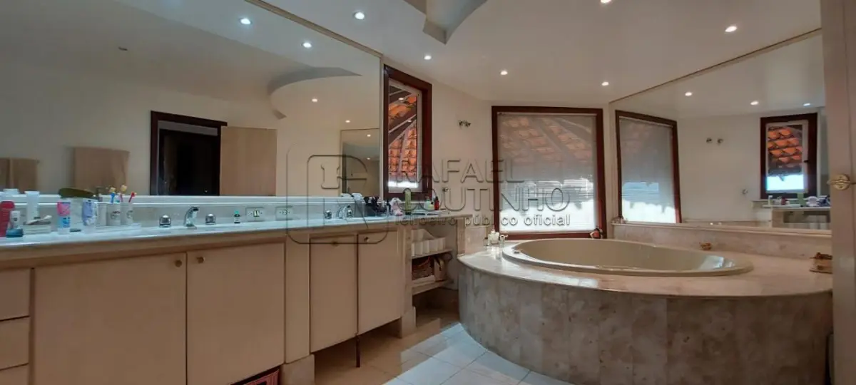 LOTE ÚNICO - Casa Imperial em São Pedro da Aldeia/RJ. AT:2000m² AC:650m² . DESOCUPADA. Aceita Financiamento.