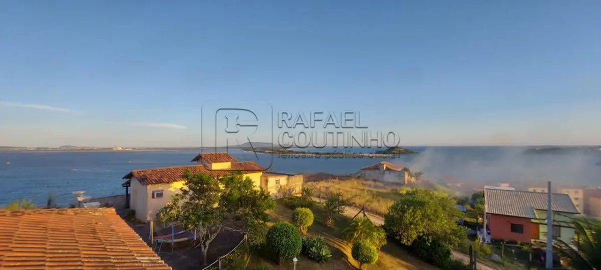 LOTE ÚNICO - Casa Imperial em São Pedro da Aldeia/RJ. AT:2000m² AC:650m² . DESOCUPADA. Aceita Financiamento.