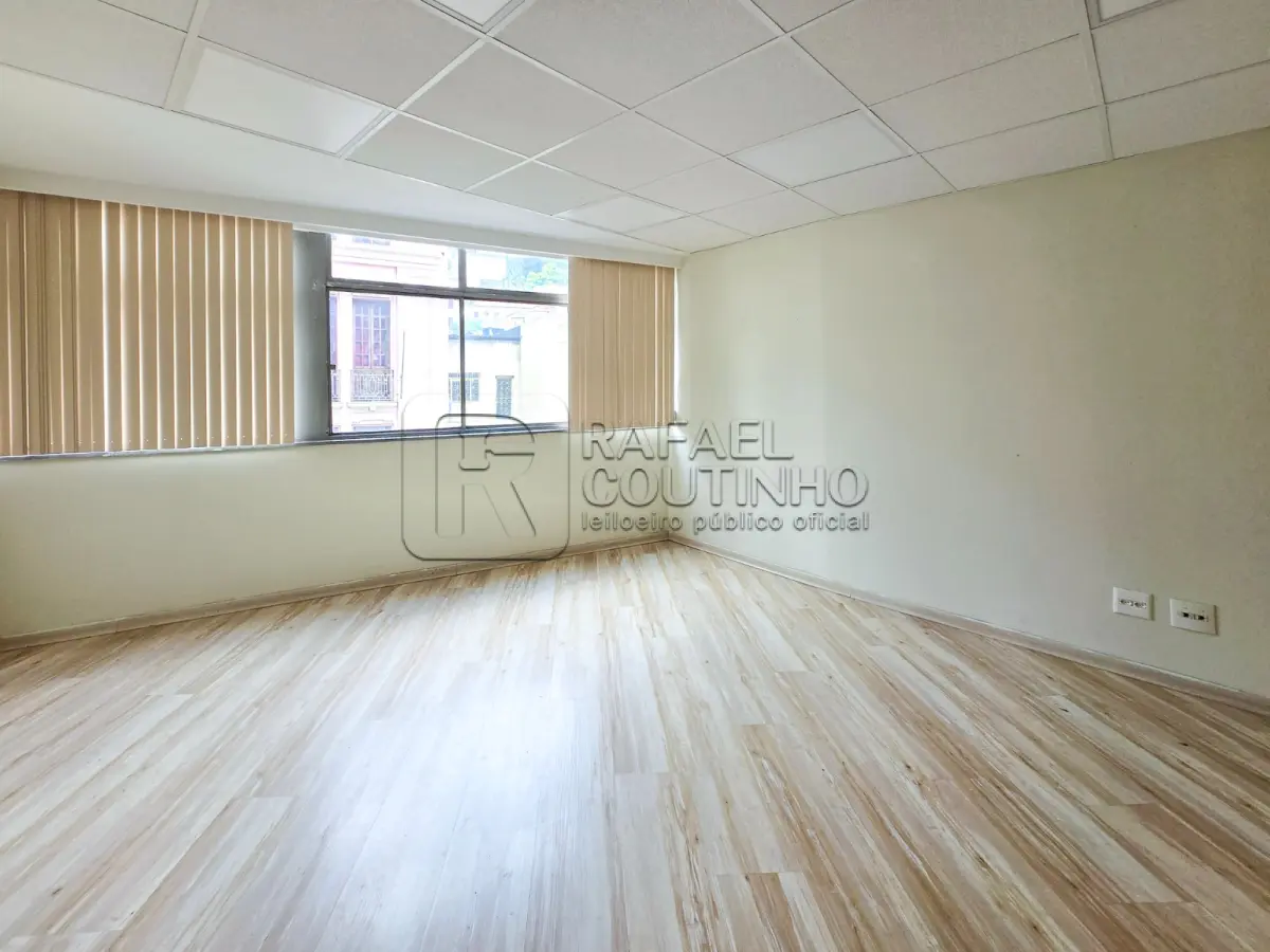 LOTE ÚNICO - Imóvel comercial localizado à Rua Sete de Setembro 124, 3º andar, Centro, Rio de Janeiro,RJ. Aceita Financiamento. DESOCUPADO.