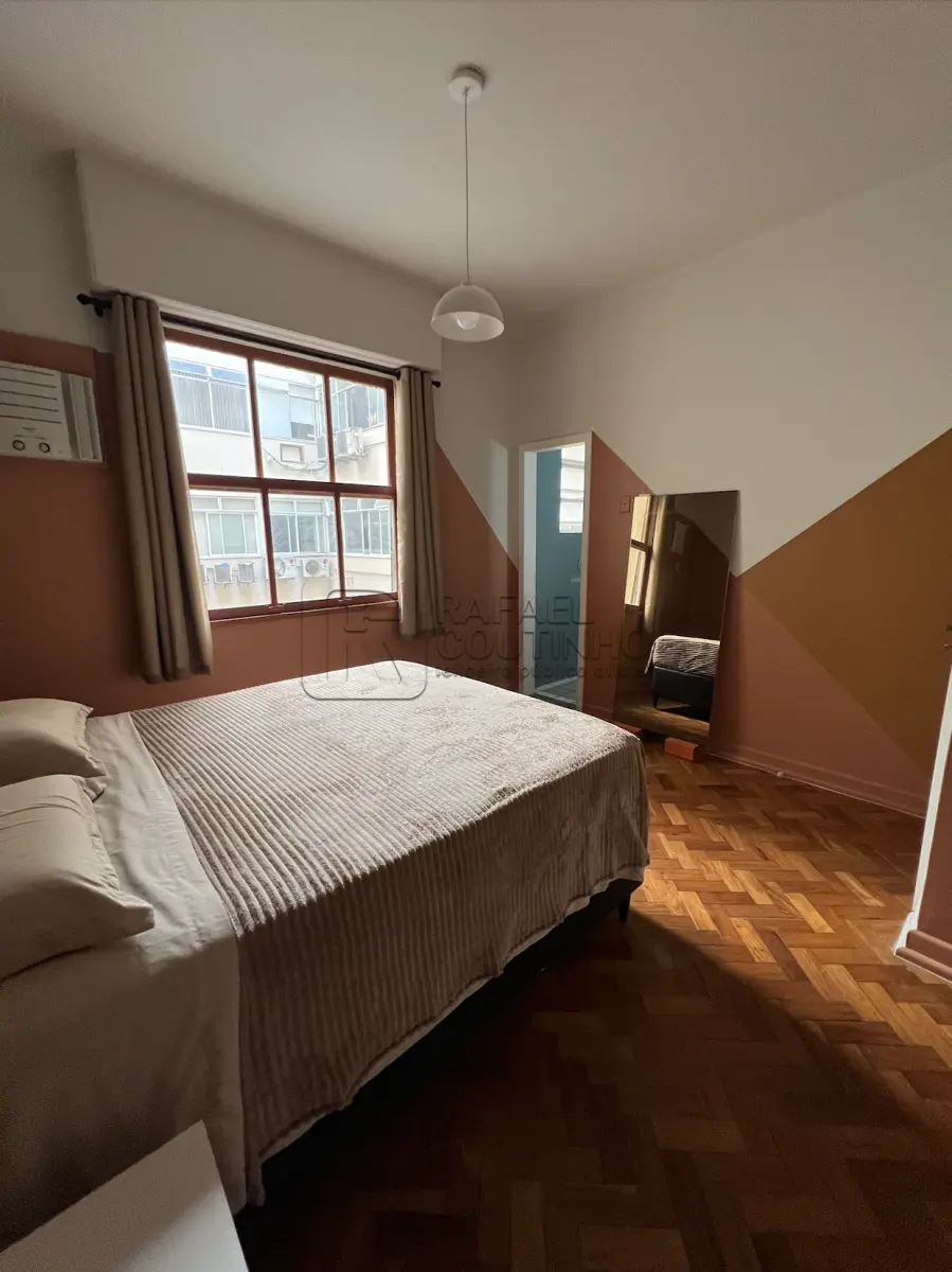 LOTE ÚNICO - Apartamento 145m2 em Copacabana/RJ. Condomínio aceita Airbnb. Imóvel DESOCUPADO. Aceita Financiamento.