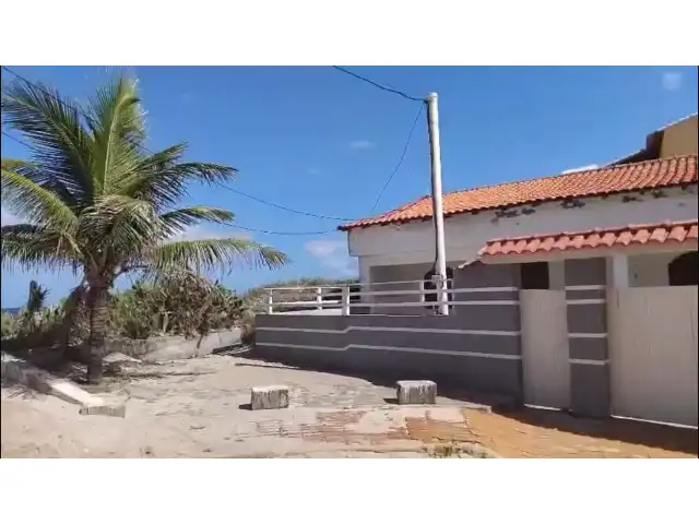 DIREITOS E AÇÕES SOBRE A POSSE do imóvel residencial localizado no Prédio residencial no 50 da Rua Costa do Sal, em Figueira, 1º Distrito de Arraial do Cabo/RJ.