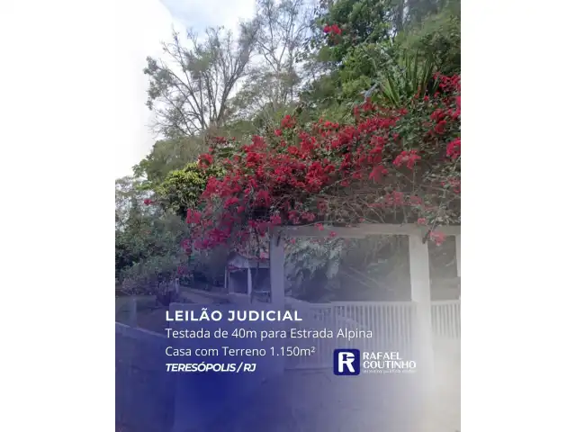 Casa com Terreno de 1.150m² em Três Córregos, Teresópolis/RJ. Possui testada de 40m para Est. Alpina. Terreno e Respectivas Construções. Pague em até 60 vezes.