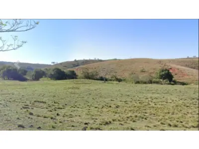 Imóvel Rural - Área 484.000m² (=10 alqueires =48,4 hectares) - Italva/RJ. Terreno e Respectivas Construções. Pague em até 60 vezes.