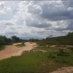 LOTE DE TERRAS - ÁREA 113.615M² - NÚCLEO COLONIAL SÃO BENTO, BELFORD ROXO/RJ. TERRENO E RESPECTIVAS CONSTRUÇÕES. PAGUE EM ATÉ 60 VEZES.