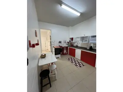 LOTE ÚNICO - Apartamento 145m2 em Copacabana/RJ. Condomínio aceita Airbnb. Imóvel DESOCUPADO. Aceita Financiamento.