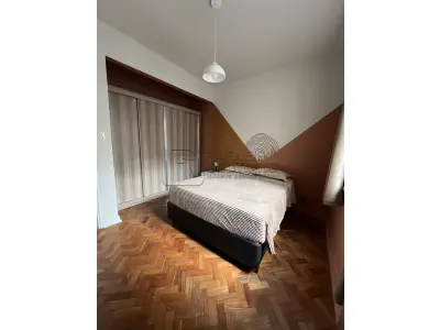 LOTE ÚNICO - Apartamento 145m2 em Copacabana/RJ. Condomínio aceita Airbnb. Imóvel DESOCUPADO. Aceita Financiamento.