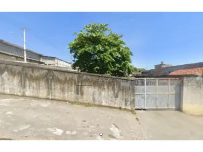 LOTE ÚNICO - Área de Estacionamento c/ 1.400m² - Vigário Geral/RJ. Terreno e Respectivas Construções. Pague em até 60 vezes.