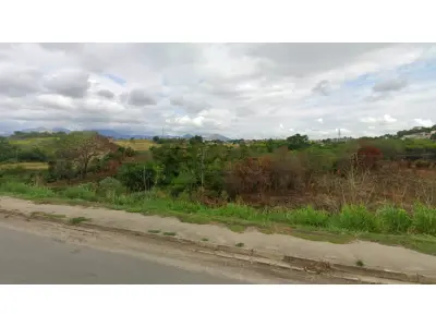 Área 6.000m² - testada para av. brasil - campo grande/rj. terreno e respectivas construções. pague em até 60 vezes.