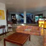CASA IMPERIAL EM SÃO PEDRO DA ALDEIA/RJ. AT:2000M² AC:650M² . DESOCUPADA. ACEITA FINANCIAMENTO.