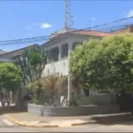 LOTE ÚNICO - Casa Duplex com 300m² de terreno - Santo Antônio de Pádua/RJ. Terreno e Respectivas Construções. Pague em até 60 vezes.