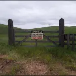 LOTE ÚNICO - Fazenda 75 hectares (200.000m²) - Possui Área de mata e Nascente de Águas. Estrada Rocha Leão, Rio das Ostras/RJ. Terreno e Respectivas Construções. Pague em até 60 vezes.
