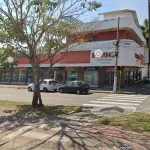 LOJA GRANDE COM TRÊS SALAS E TRÊS BANHEIROS. LOJA DESOCUPADA. CAMPOS DOS GOYTACAZES/RJ. PAGUE EM ATÉ 60 VEZES.