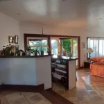 CASA IMPERIAL EM SÃO PEDRO DA ALDEIA/RJ. AT:2000M² AC:650M² . DESOCUPADA. ACEITA FINANCIAMENTO.