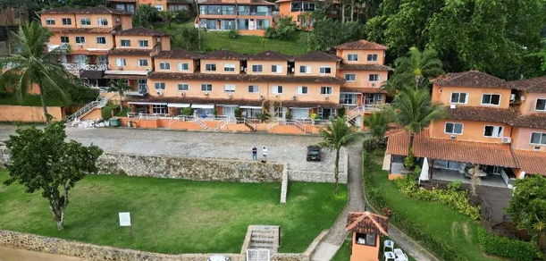 Apartamento 68m² em condomínio com marina privada, com direito a 1 vaga para veículo e a 1 vaga seca para barcos. Cond. Angra Green Coast - Residence Service & Marina. Pague em até 60 vezes.