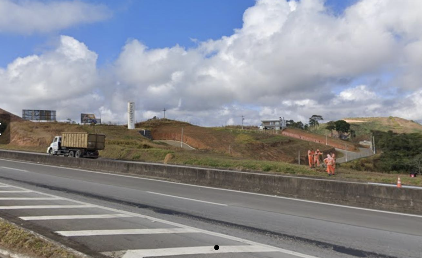 Galpão 3.333m² - Área total do terreno 55.957m² - Rodovia BR 040, Três Rios, Rio de Janeiro/RJ. Terreno e Respectivas Construções. Pague em até 60 vezes.